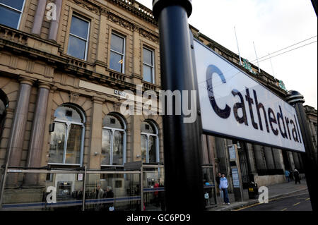 La Royal Bank of Scotland su Church Street, Sheffield. La Corte d'appello ha confermato i diritti dell'utente di 18 anni di sedia a rotelle, David Allen, di avere accesso in filiale ai servizi bancari. Foto Stock