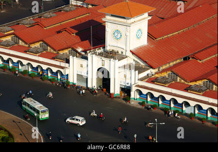 Panoramica Il mercato Ben Thanh , questo posto è famosa destinazione del viaggio in Vietnam a Ho Chi Minh, antico architetto Foto Stock