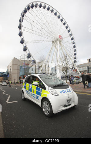 Il lancio della Mitsubishi i-MiEV auto elettrica in Birmingham Foto Stock