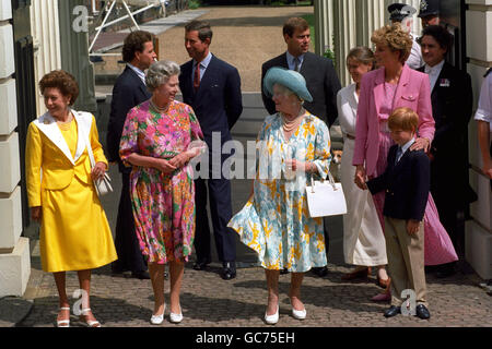 Royalty - Regina madre 92compleanno - Clarence House, Londra Foto Stock