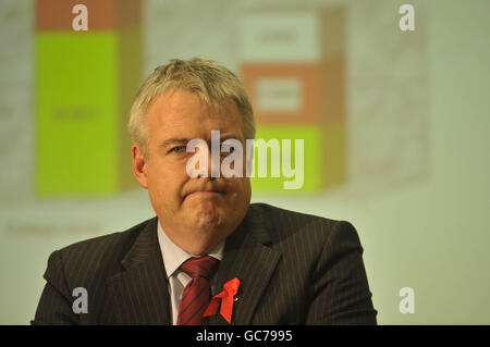 Carwyn Jones, membro dell'Assemblea gallese di Bridgend, dà un discorso di accettazione a Cardiff dopo essere succeduto a Rhodri Morgan come leader del Partito laburista in Galles. Foto Stock