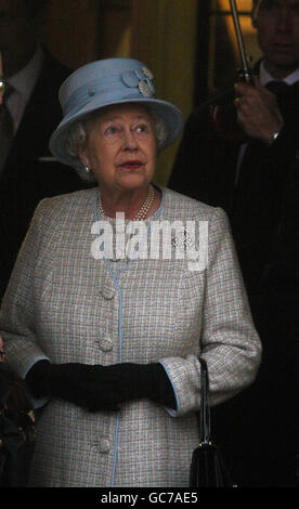 Sua Maestà la Regina Elisabetta II lascia il Brasenose College a Oxford. Foto Stock