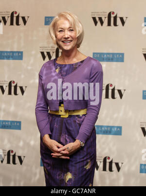 Dame Helen Mirren dopo aver vinto il premio Working Title Films Lifetime Achievement Award al Women in Film and Television Awards, pranzo al Park Lane Hilton, nel centro di Londra. Foto Stock