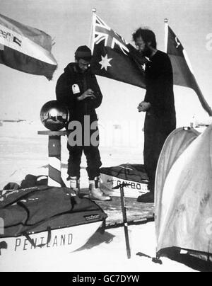 ESPLORATORI SIR RANULPH FIENNES (A DESTRA) E DR MICHAEL STROUD AL POLO SUD DURANTE IL LORO TENTATIVO DI FARE IL PRIMO INCROCIO DI ANTARTIDE A PIEDI. Foto Stock