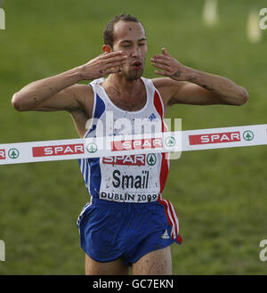 La francese Noureddine Smail vince l'evento maschile U-23 durante il Campionato europeo di fondo di Dublino. Foto Stock