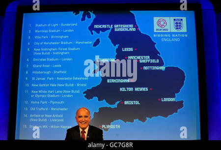 Calcio - Annuncio della città ospitante della Coppa del mondo 2018 - QE2 Conference Center. Lord Brian Mawhinney durante l'annuncio della città ospitante della Coppa del mondo 2018 al QE2 Conference Centre di Londra. Foto Stock