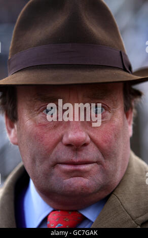 Corse ippiche - Boylesports International - primo giorno - Ippodromo di Cheltenham. Allenatore Nicky Henderson Foto Stock