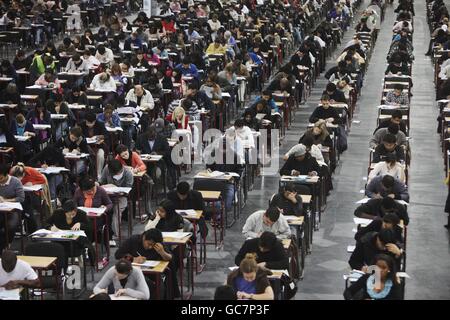 4000 sit ACCA esami presso il centro ExCeL Foto Stock