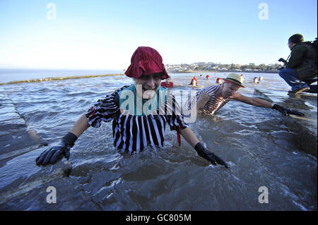 Annuale di Capodanno nuotare Foto Stock