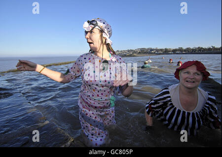 Annuale di Capodanno nuotare Foto Stock