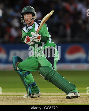 L'irlandese John Mooney pipistola durante la partita ICC World Twenty20 a Trent Bridge, Nottingham. Foto Stock