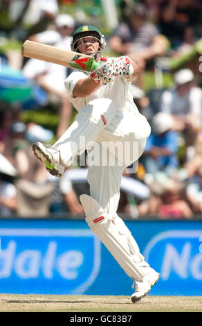 Il sudafricano Jacques Kallis pipistrelli durante il primo test al Supersport Park, Centurion, Sudafrica. Foto Stock