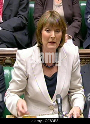 Il leader dei Commons Harriet Harman parla durante le interrogazioni del primo Ministro alla Camera dei Comuni, Londra. Foto Stock