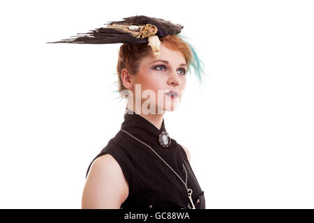 Donna in costume pirata isolati su sfondo bianco in studio foto Foto Stock