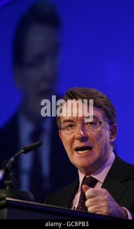 Il segretario d'affari Lord Mandelson ha tenuto un discorso durante il Learning and Technology World Forum al Queen Elizabeth II Conference Center di Londra. Foto Stock