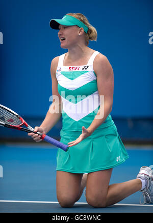 Tennis - Australiano aperto 2010 - giorno uno - Melbourne Park. Elena Baltacha celebra la sua vittoria contro Pauline Parmentier durante l'Australian Open al Melbourne Park. Foto Stock