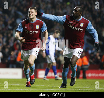 Calcio - Carling Cup - Semifinale - seconda tappa - Aston Villa / Blackburn Rovers - Villa Park. James Milner di Aston Villa festeggia il suo obiettivo durante la semifinale della Coppa Carling, seconda tappa a Villa Park, Birmingham. Foto Stock