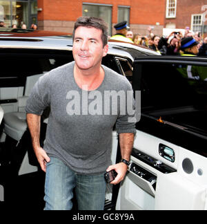 Simon Cowell arriva al Teatro dell'Opera per le audizioni "Britain's Got Talent" a Manchester. Foto Stock