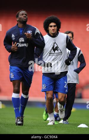 Calcio - Barclays Premier League - Arsenal / Everton - Emirates Stadium. Louis Saha di Everton (a sinistra) Marouane Fellaini durante il riscaldamento pre-partita Foto Stock