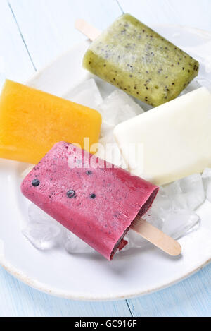 Estate dessert freddo popsicles congelati a partire da frutta Foto Stock