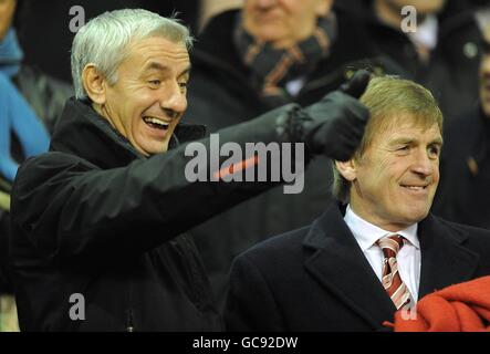 Ian Rush (a sinistra) e Kenny Dalglish (a destra) nelle tribune Foto Stock