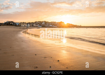 Tramonto su hugh town, St Mary, isole Scilly Foto Stock