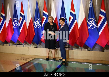 Varsavia, Polonia. 08 Luglio, 2016. La Norvegia è il Primer Ministro Erny Solberg è stato ricevuto dal polacco Beata Szydlo presso la cancelleria durante il vertice della NATO a Varsavia. © Jakob Ratz/Pacific Press/Alamy Live News Foto Stock