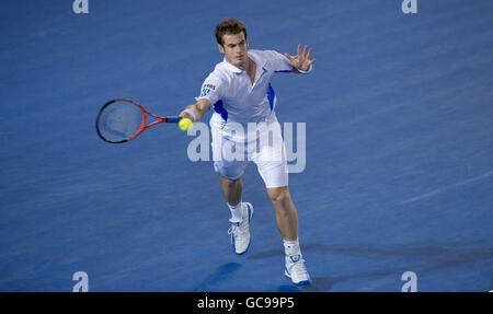 Andy Murray della Gran Bretagna in azione contro Marin Cilic della Croazia durante l'Australian Open al Melbourne Park a Melbourne Park, Melbourne. Foto Stock