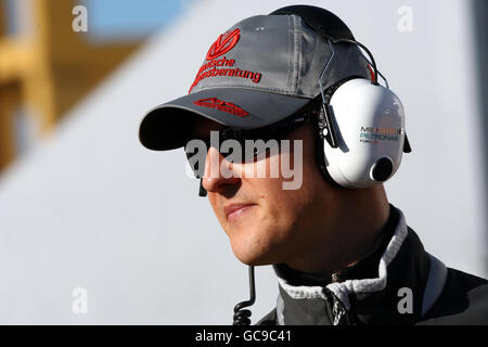 Il pilota Mercedes GP Michael Schumacher durante la sessione di test di Formula uno al circuito della Comunitat Valenciana Ricardo Tormo, Valencia, Spagna. Foto Stock