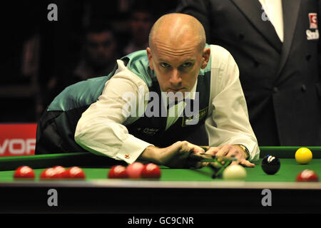 Peter Ebbon in azione durante i Masters alla Wembley Arena, Londra. Foto Stock