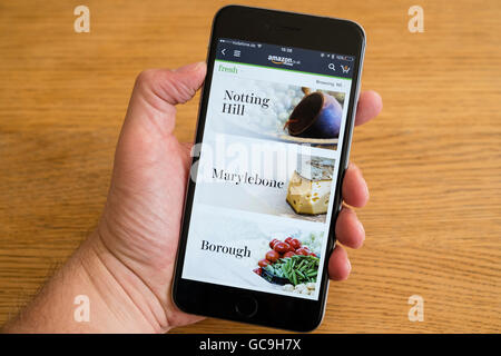 La perfezione del Amazon cibo fresco servizio consegna app mostrato su un iPhone 6 smart phone Foto Stock