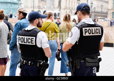 La gendarmeria francese sulla manifestazione ufficiale, la settimana della moda di Parigi 2016 Foto Stock