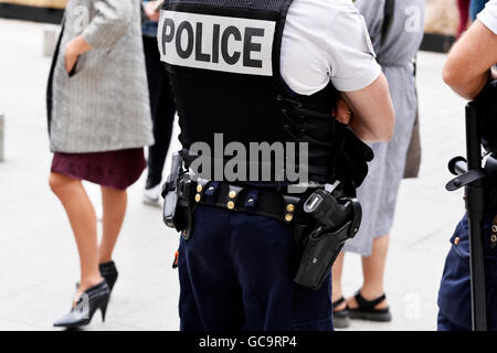 La gendarmeria francese sulla manifestazione ufficiale, la settimana della moda di Parigi 2016 Foto Stock