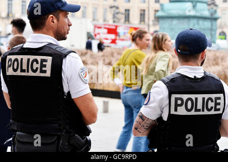 La gendarmeria francese sulla manifestazione ufficiale, la settimana della moda di Parigi 2016 Foto Stock