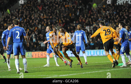 Calcio - Barclays Premier League - Hull City / Chelsea - KC Stadium. Steven Mouyokolo di Hull City (a destra) celebra il suo traguardo di apertura durante la partita della Barclays Premier League al KC Stadium di Hull. Foto Stock