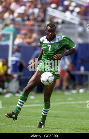 Calcio - Coppa del mondo FIFA USA 1994 - Round of 16 - Nigeria contro Italia - Foxboro Stadium, Boston. Finidi George, Nigeria Foto Stock