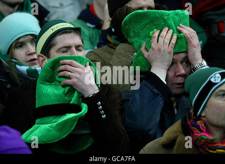 Rugby Union - RBS 6 Nations Championship 2010 - Francia / Irlanda - Stade Francais. I tifosi irlandesi reagiscono durante la partita RBS 6 Nations allo Stade Francais, Parigi, Francia. Foto Stock