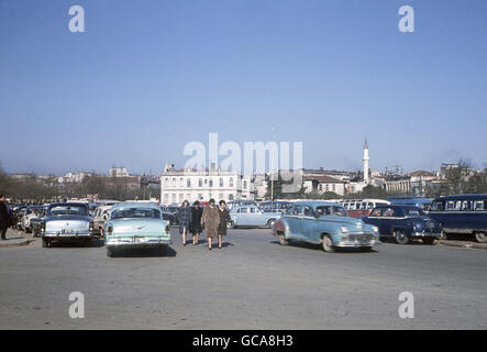 Geografia / viaggio, Turchia, Istanbul, piazze, parcheggio al punto di approdo di traghetti di Kadikoy Iskelesi, circa anni '60, diritti aggiuntivi-clearences-non disponibile Foto Stock