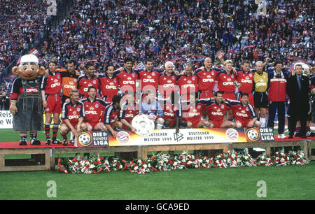 Sport, calcio / calcio, campionato tedesco di calcio professionale, FC Bayern Muenchen, foto di gruppo, 1998/1999, diritti-aggiuntivi-non-disponibili Foto Stock