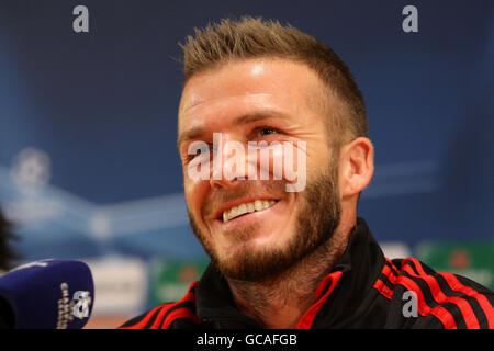 Calcio - AC Milan Training and Press Conference - Milanello. David Beckham di AC Milan durante una conferenza stampa a Milanello, Milano. Foto Stock