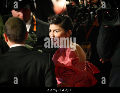 Audrey Tautou arriva all'Orange British Academy Film Awards, presso la Royal Opera House di Londra. Foto Stock