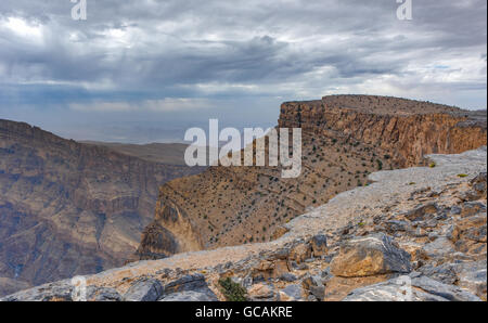 Wadi Ghul (o) Ghul, Oman il Grand Canyon, vicino alla parte superiore del Jebel Shams mountain, il sultanato di Oman Foto Stock