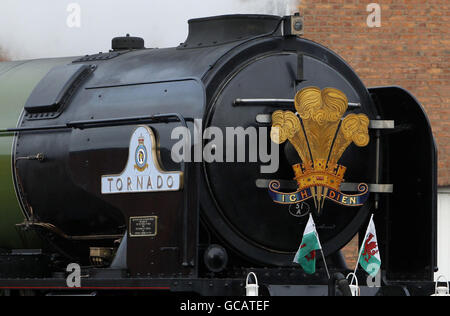 La locomotiva a vapore Tornado tirò il treno reale che trasportava il Principe di Galles e la Duchessa di Cornovaglia quando arrivano al Museo della Scienza e dell'industria a Manchester. Foto Stock