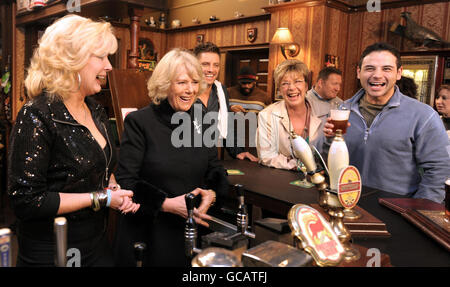 La duchessa di Cornovaglia visite Coronation Street - Manchester Foto Stock