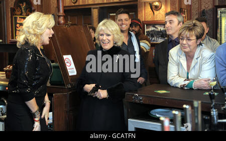 La duchessa di Cornovaglia visite Coronation Street - Manchester Foto Stock