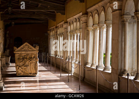 Il chiostro della Basilica di San Paolo Fuori le Mura. Roma, Italia Foto Stock