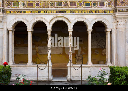 Il chiostro della Basilica di San Paolo Fuori le Mura. Roma, Italia Foto Stock