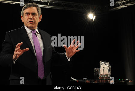 Il primo ministro Gordon Brown si rivolge al pubblico della scuola Durham Johnston nella contea di Durham. Foto Stock