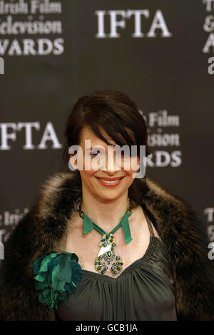 Juliette Binoche arriva per il Premio Irish Film and Television al Burlington Hotel Dublin. Foto Stock