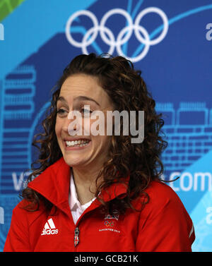 Amy Williams della Gran Bretagna durante una conferenza stampa al Whistler Media Center, Whistler, Canada. Foto Stock